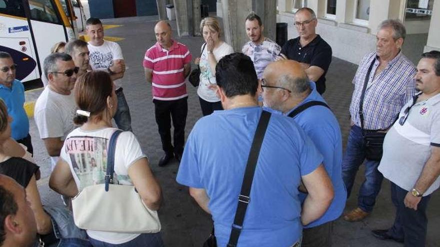 Reunión en asamblea de los trabajadores de autobuses. // S. Álvarez