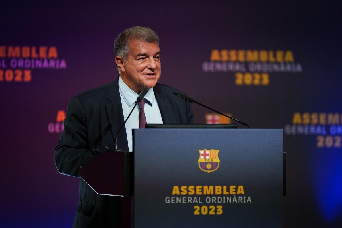 El presidente del FC Barcelona, Joan Laporta, durante la Asamblea de Compromisarios del club del 21 de octubre de 2023
