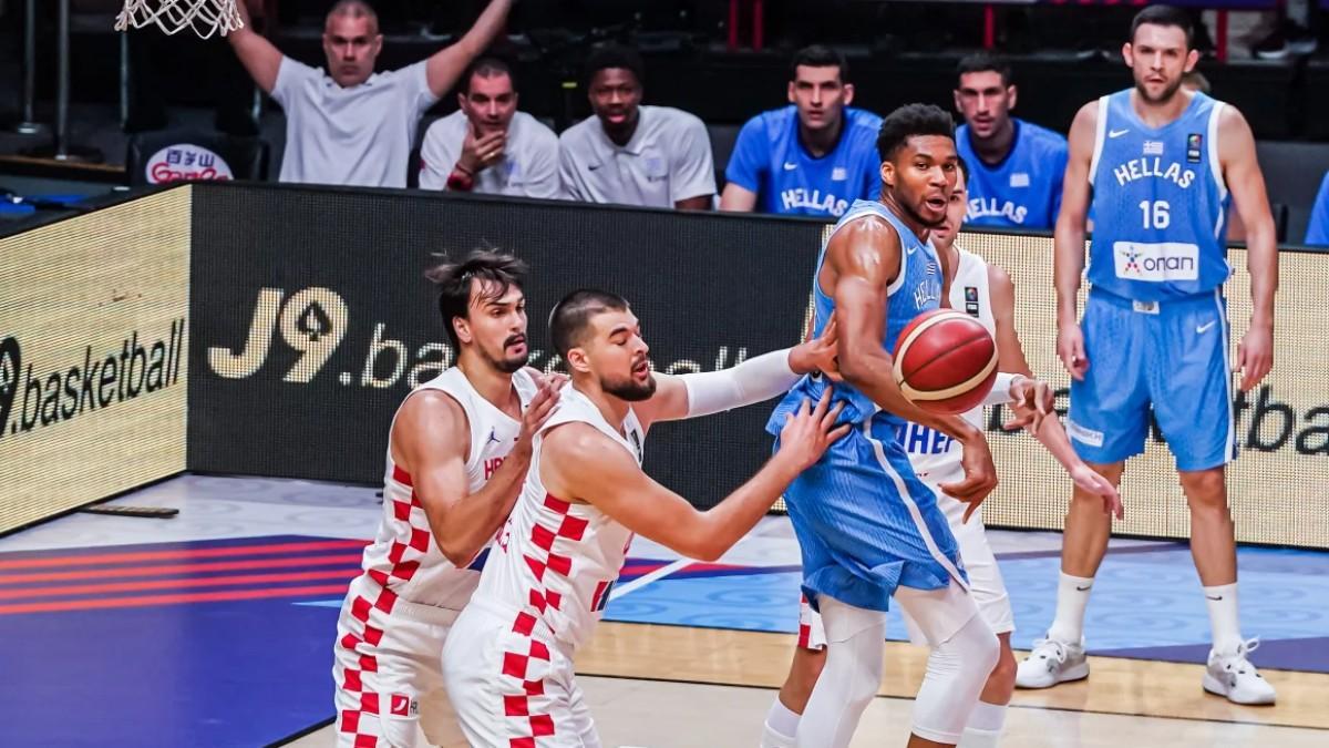 Ivica Zubac y Dario Saric, en la final del preolímpico ante Grecia