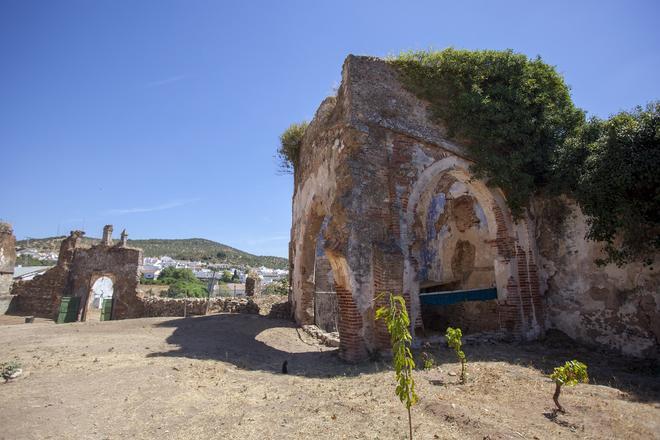 Ruinas de la ermita de Nuestra Señora de la Hiedra en Constantina.