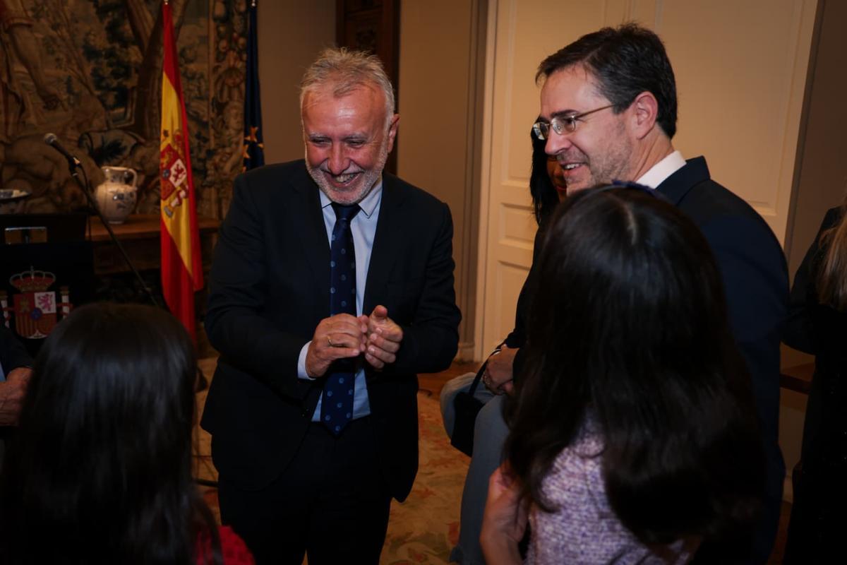 Visita de Ángel Víctor Torres a Montevideo