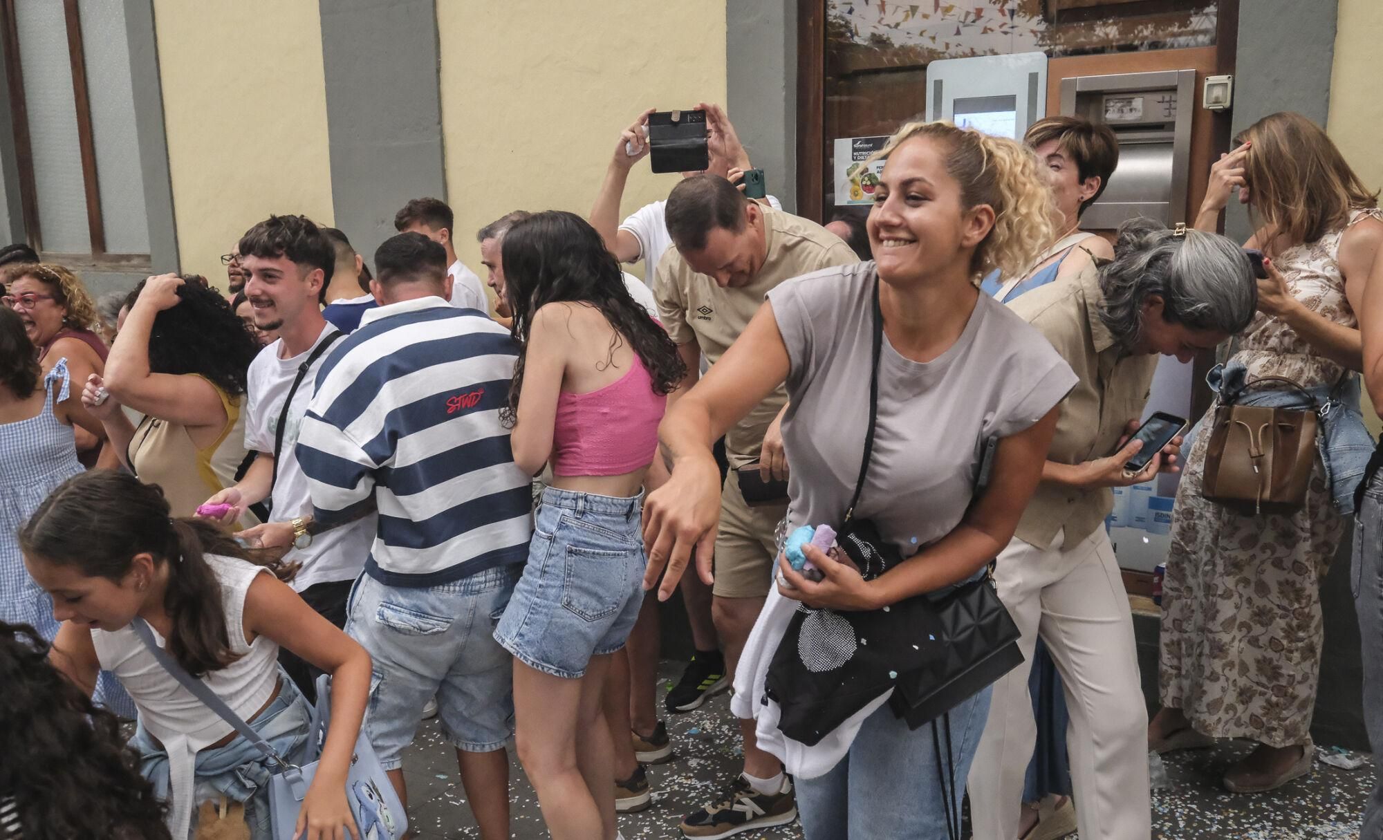 Batalla de flores en las Fiestas de la Virgen de Guíaa