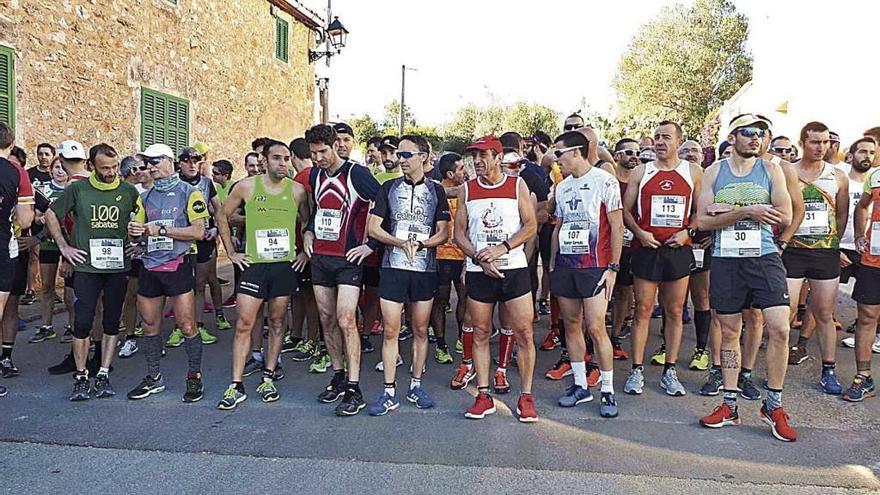 Los atletas esperan la orden de salida en la setxa Mitja MaratÃ³ de s&#039;Alqueria Blanca.