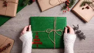 Apunta estos 4 trucos súper originales y sencillos para envolver regalos esta Navidad
