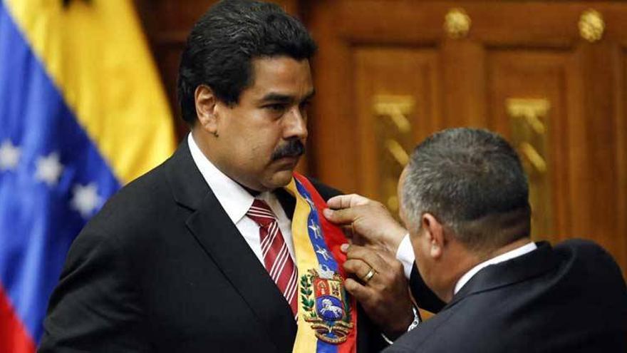 Maduro ya ejerce como &quot;presidente encargado&quot; de Venezuela entre críticas opositoras