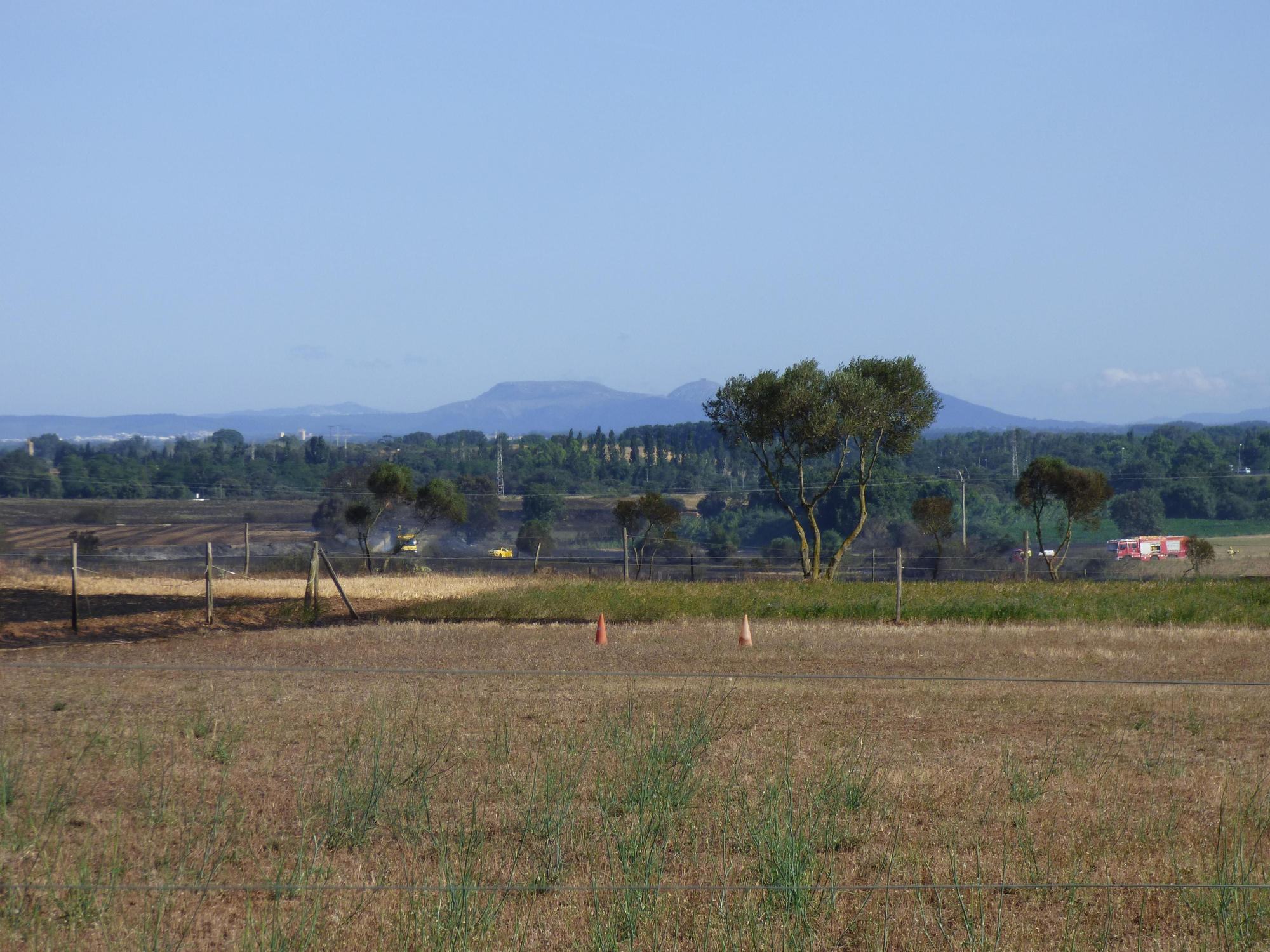 Un incendi ha calcinat 32 hectàrees de vegetació agrícola a Peralada