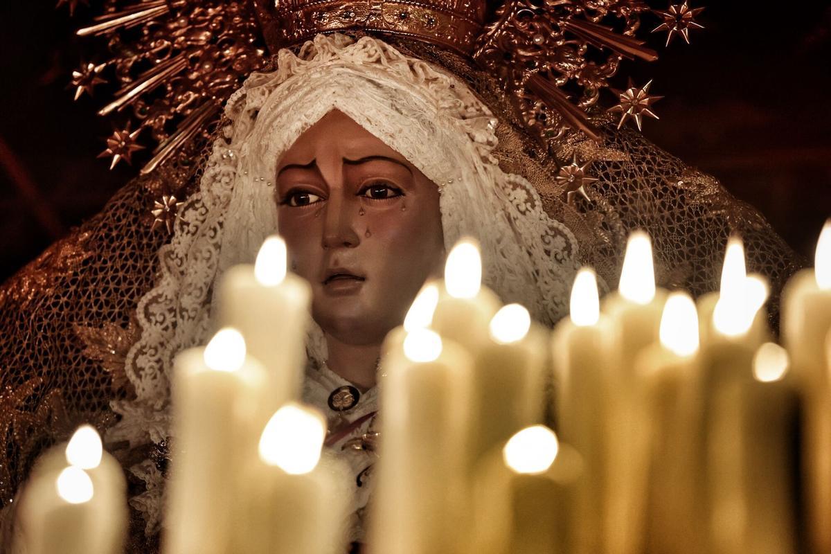 Jueves Santo: Procesión de La Macarena y El Cautivo, en Santa Cruz