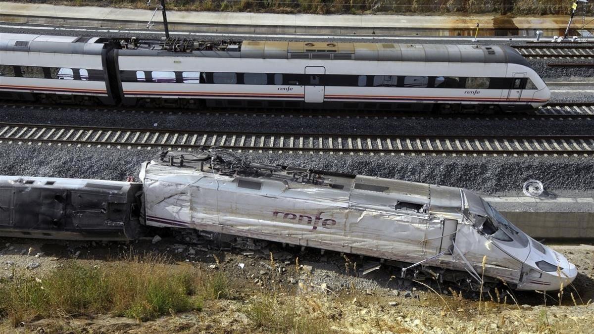 El tren accidentado en Angrois dos días después del siniestro, el 26 de julio del 2013