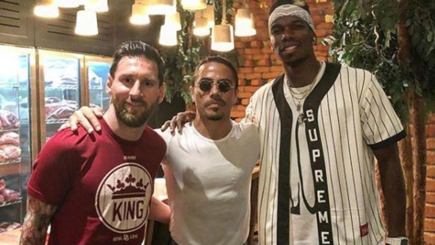 Messi coincide con Pogba en el restaurante del popular chef Nusret Gökçe en Dubái