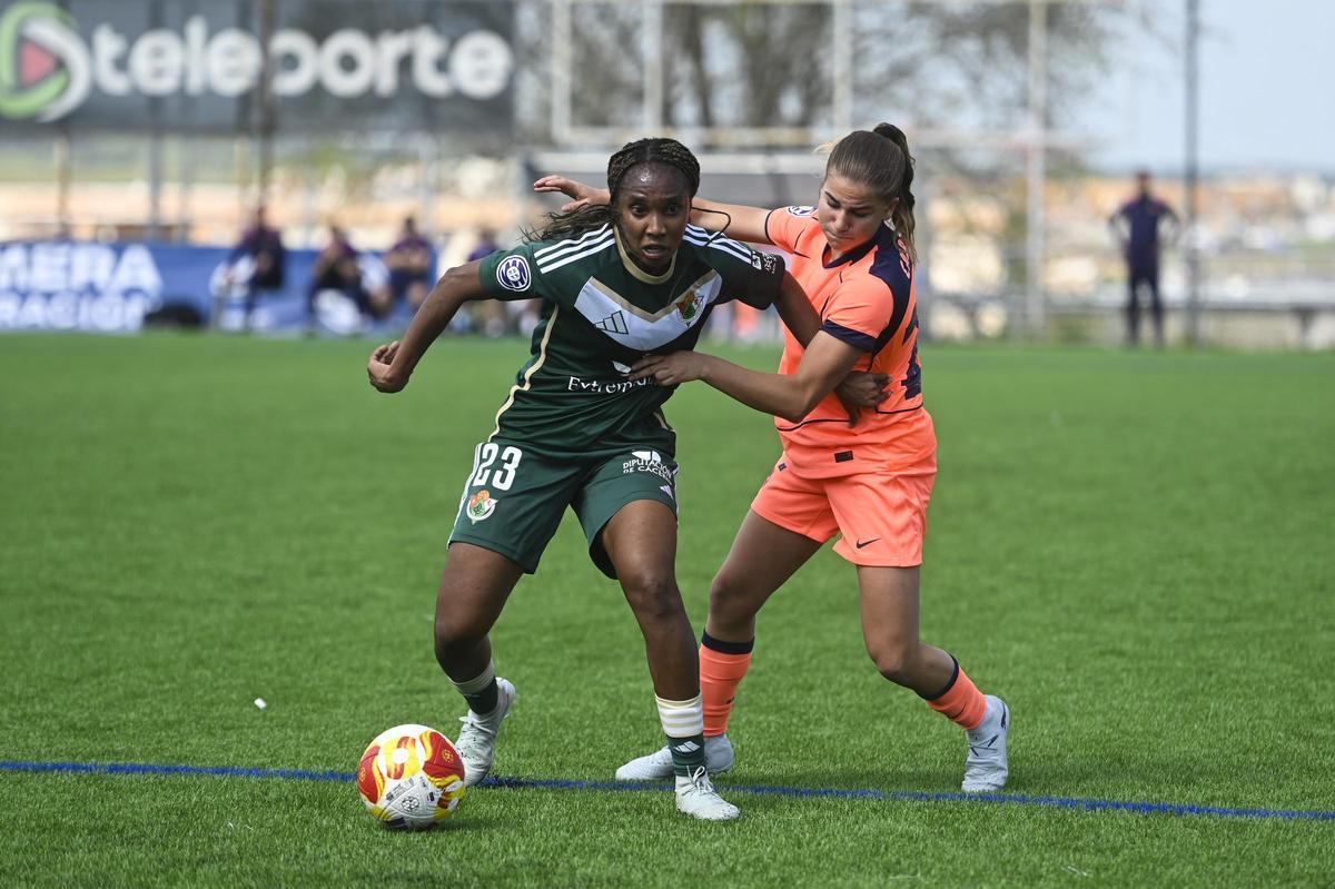 Las imágenes del Cacereño Femenino - Barça B