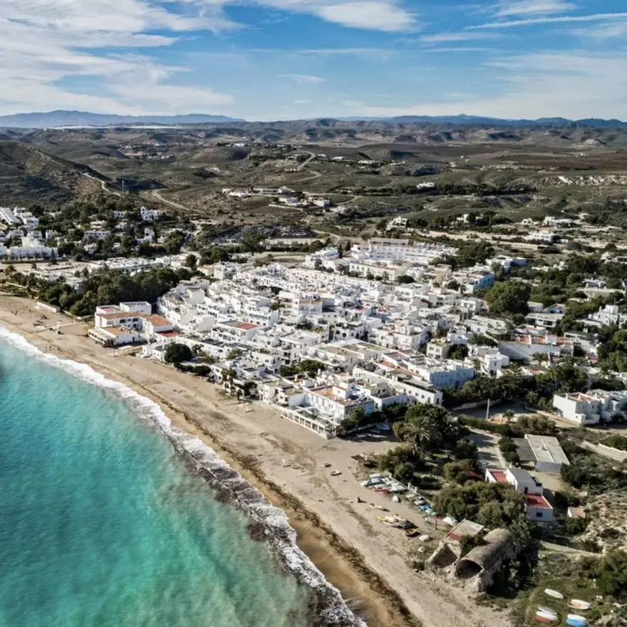 El refugio más personal de Lolita Flores es un pequeño pueblo en Almería: “Soy muy feliz”