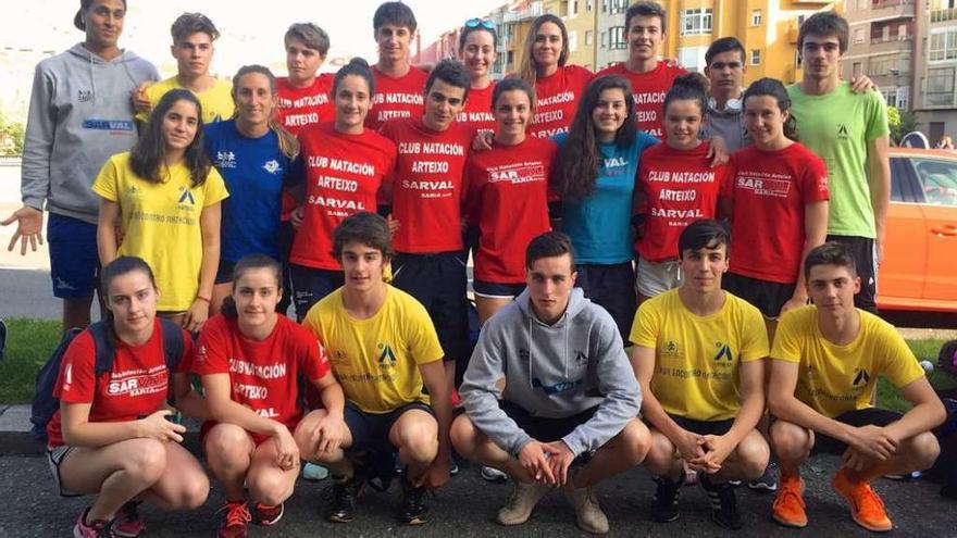 El Club Natación Arteixo gana 18 medallas