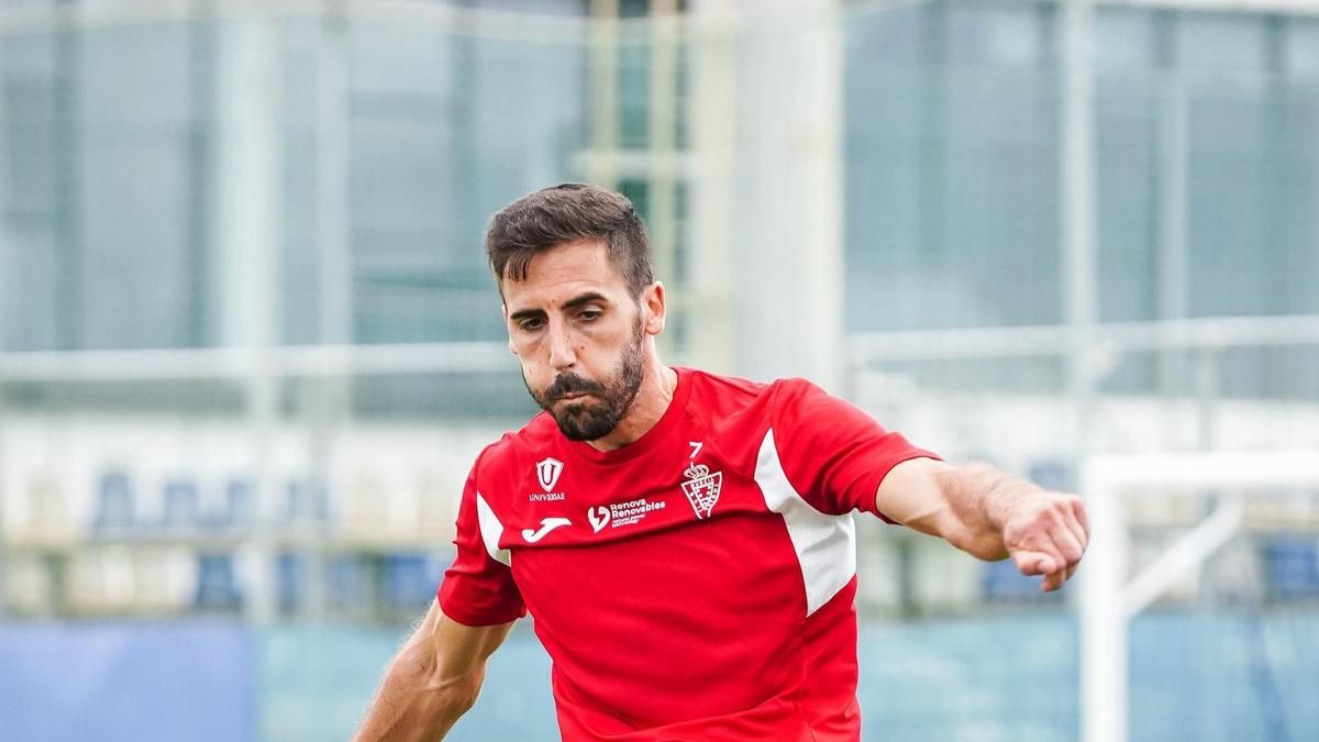 Moyita, en un entrenamiento en el Real Murcia