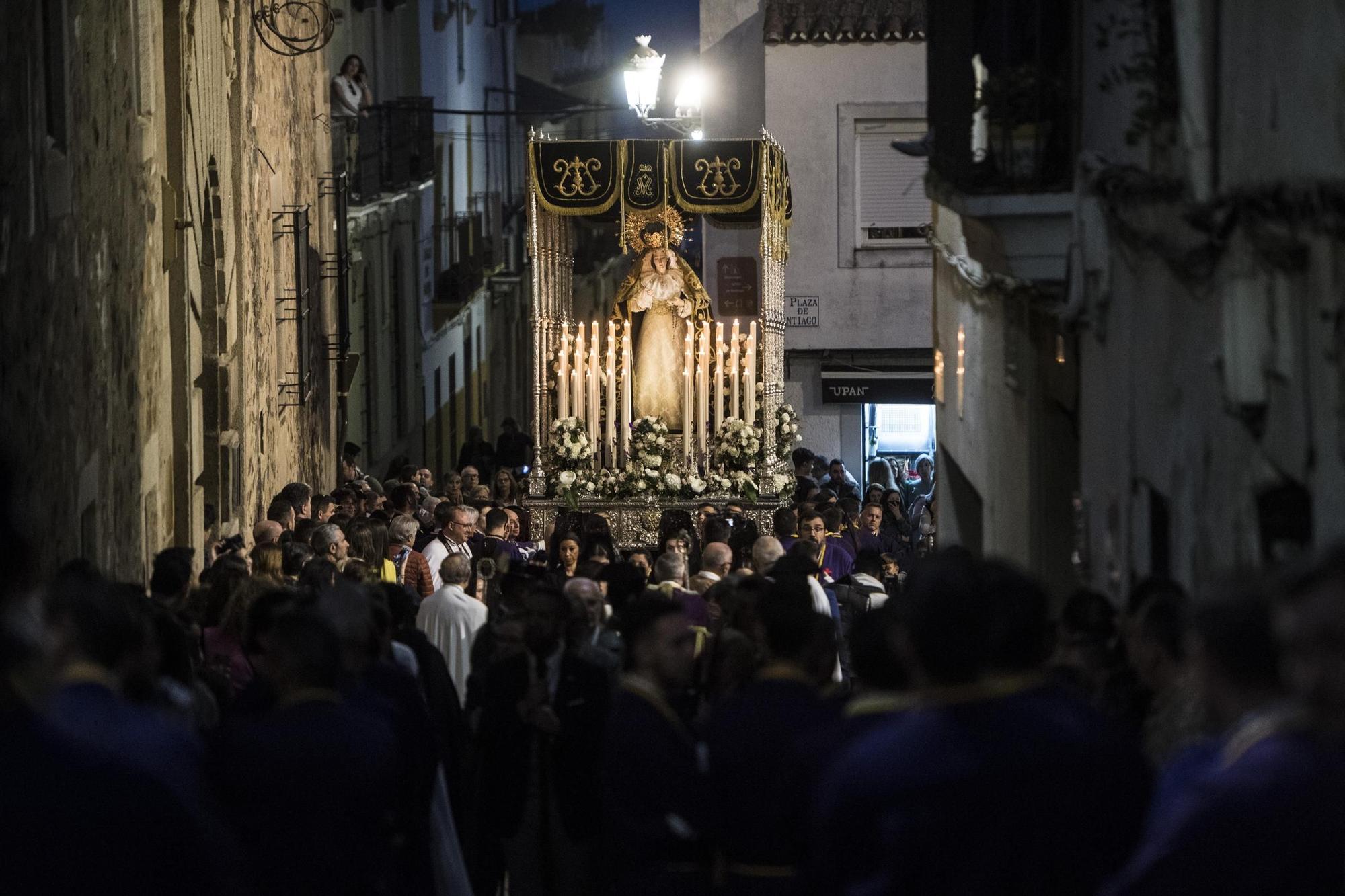 Así ha sido la procesión del Silencio del Nazareno de Cáceres