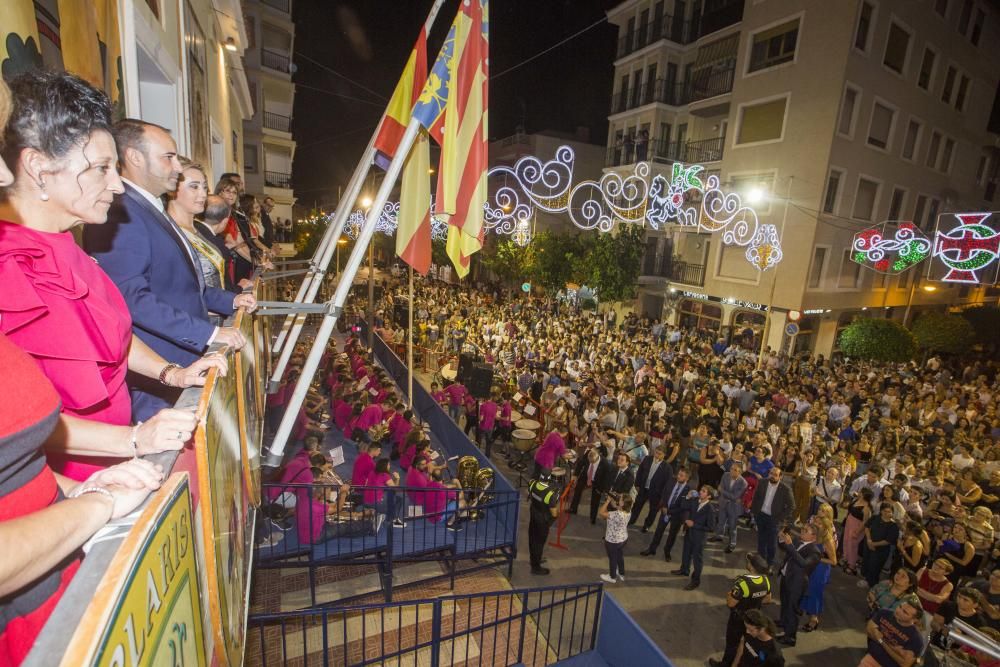 La pregonera Assumpció Brotons anima a los festeros para que "se dejen rodear por la magia ya que tenemos aquí el glorioso septiembre"