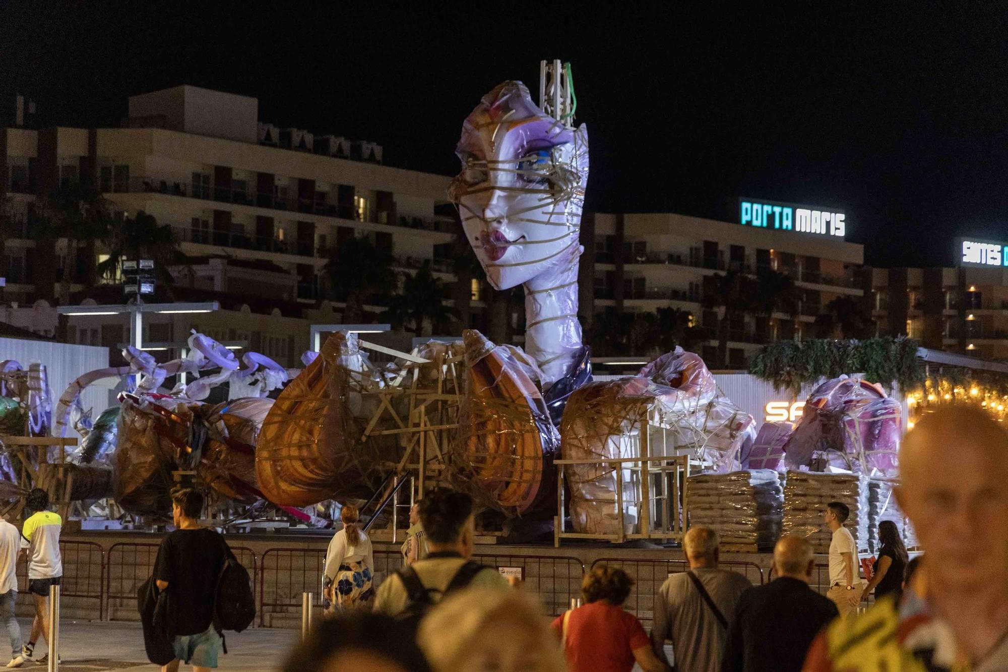 Las primeras piezas de las Hogueras Especiales 2024 ya se exhiben en las calles de Alicante