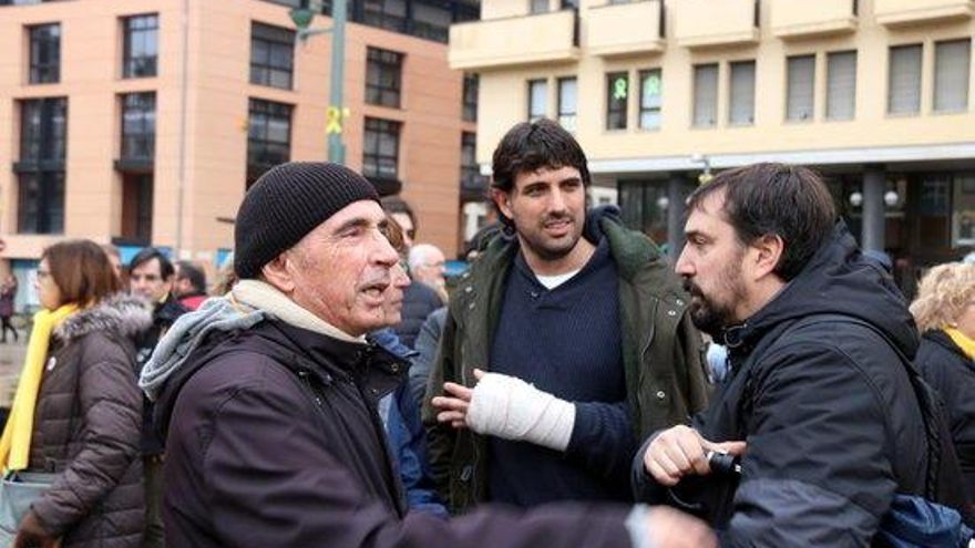 Lluís Llach, Dani Cornellà i Ignasi Sabater durant l&#039;acte.