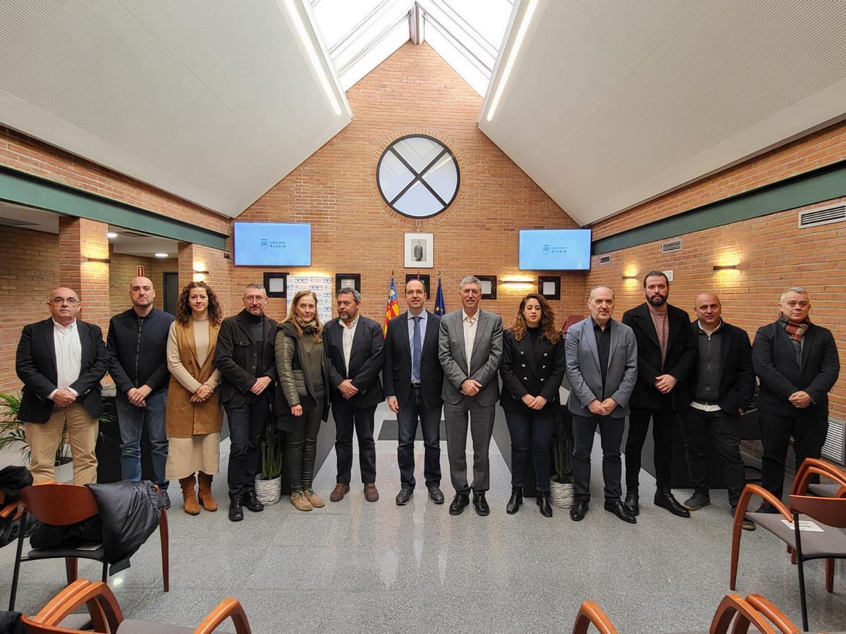 Rafa Climent visita Aldaia para conocer el proyecto empresarial Pont dels Cavalls.