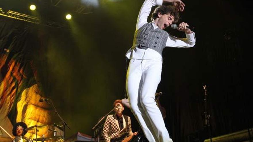 El cantante, en su actuación de ayer en el auditorio de Castrelos.  // Joel Martínez