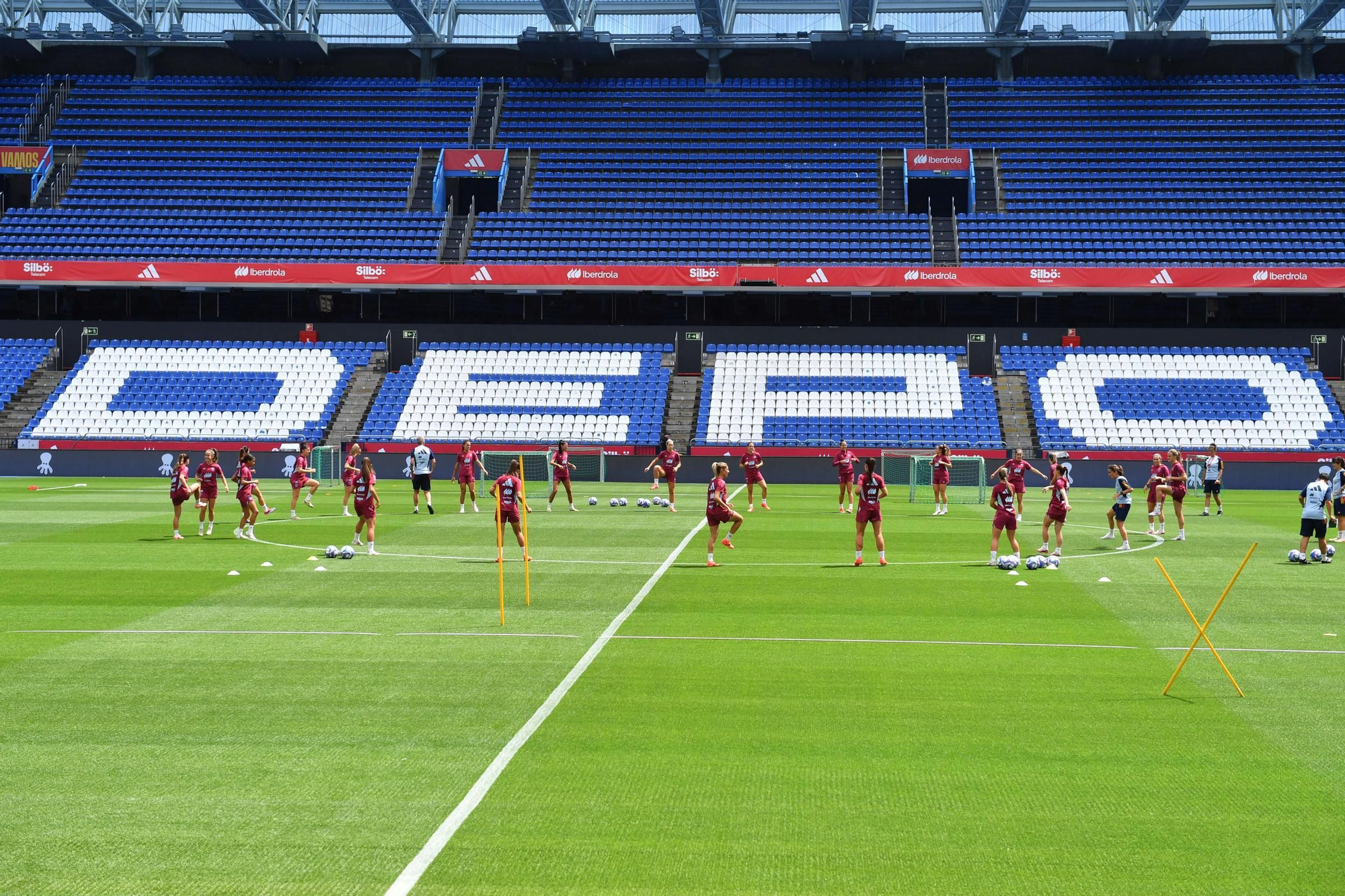 Entrenamiento de la selección femenina de fútbol en Riazor