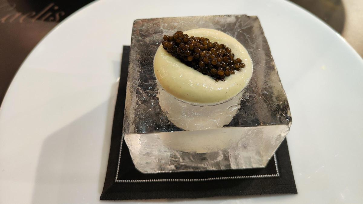 La 'vichyssoise' de 'calçot' con caviar de Caelis.