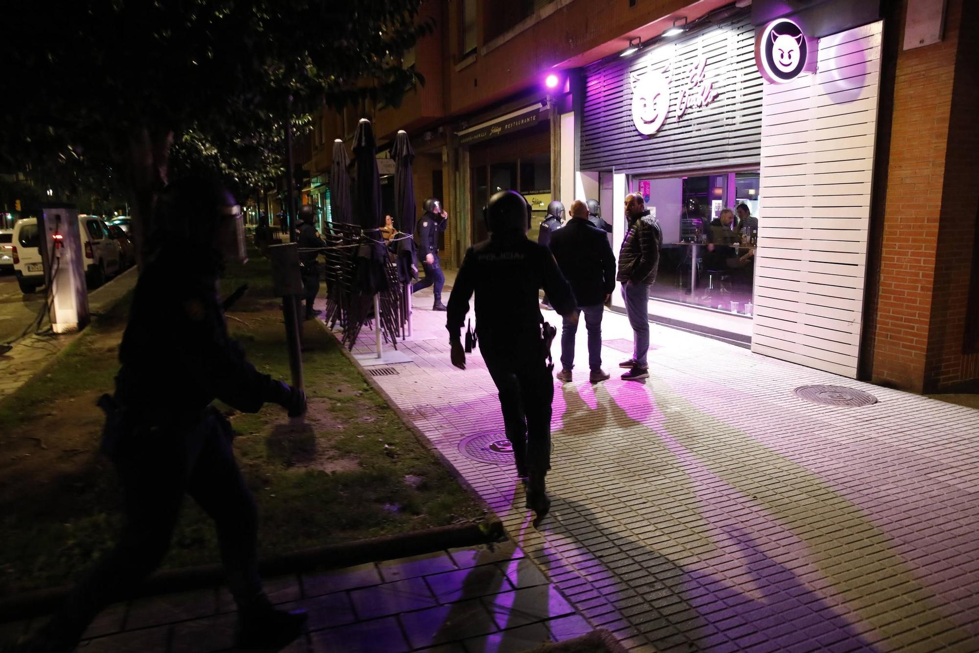 Así vigila la Policía Nacional las zonas de ocio nocturno en Gijón (en imágenes)