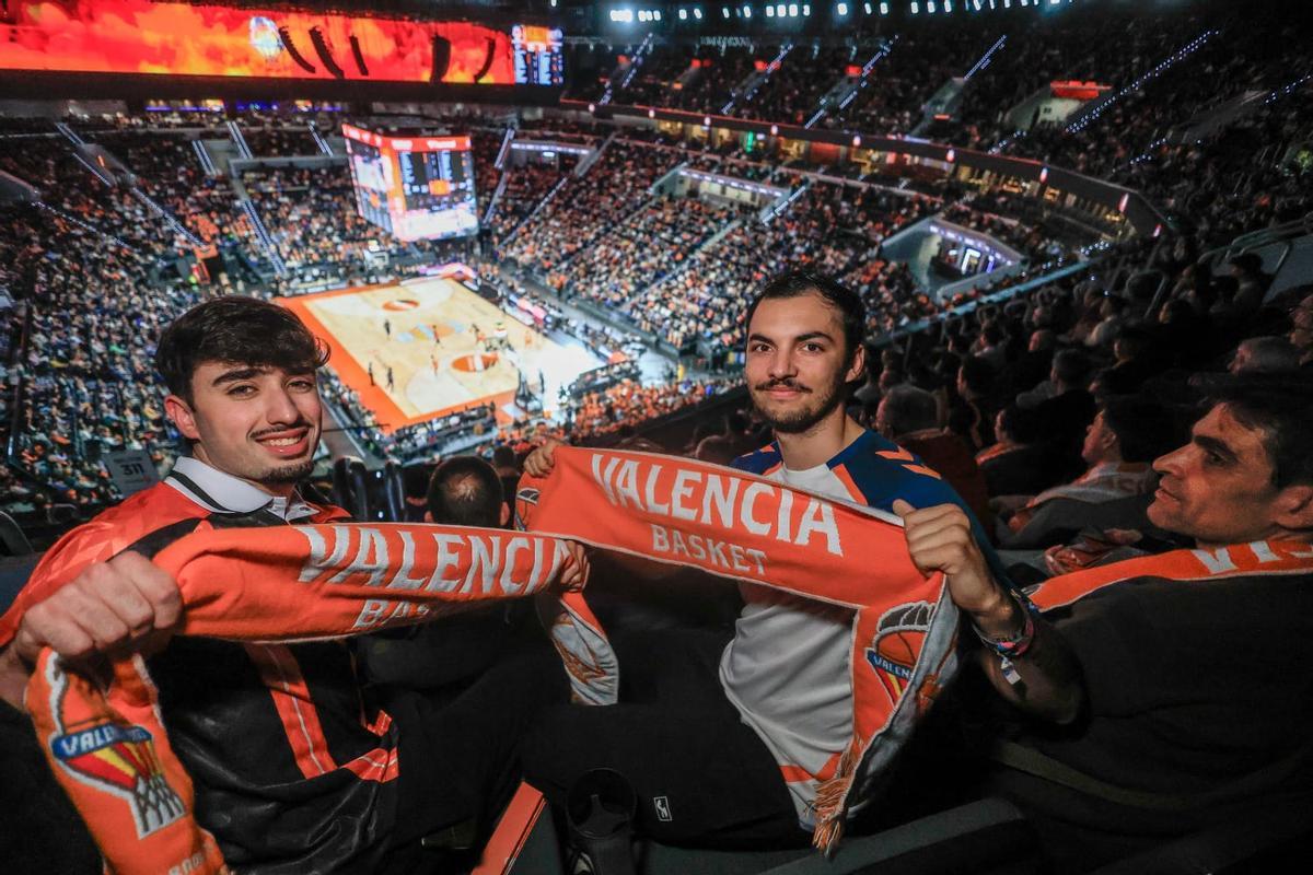 La afición disfruta de las nuevas instalaciones