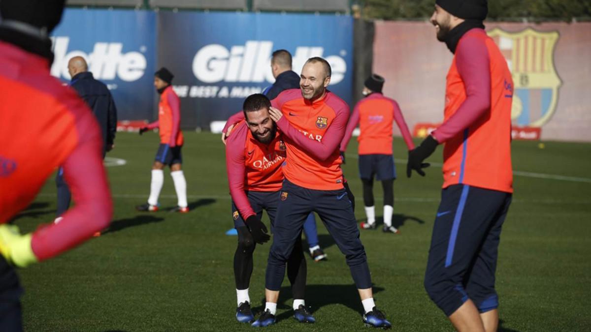 La plantilla del FC Barcelona cerró el 2016 entrenando el 31 de diciembre trabajando entre risas y buen humor
