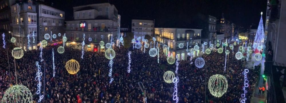 Ya es Navidad en Vigo: 10 milllones de luces para marcar una historia. // A. Villar | J. Lores | J. Álvarez | C. Delgado