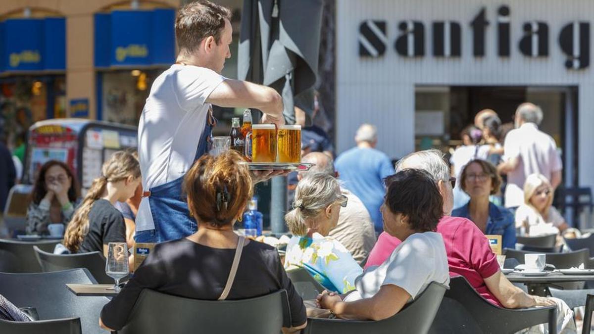El turismo marca récord histórico de empleo con 2,8 millones de afiliados El turismo marca récord histórico de empleo con 2,8 millones de afiliados