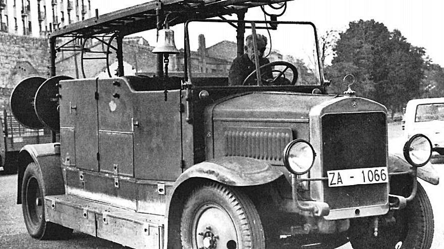 El Ayuntamiento restaura el camión histórico de bomberos, del año 1929