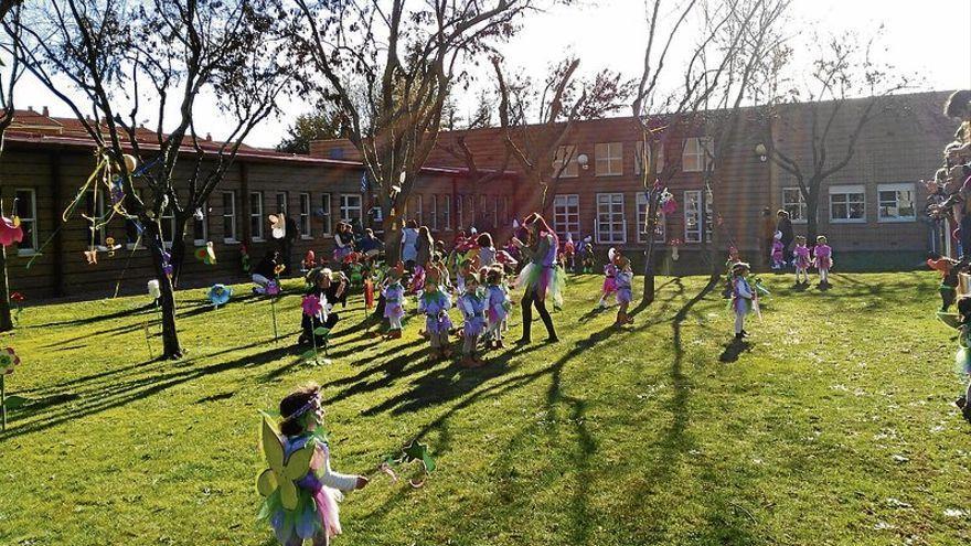 Celebración en la guardería La Data, que acogerá una ludoteca en agosto.