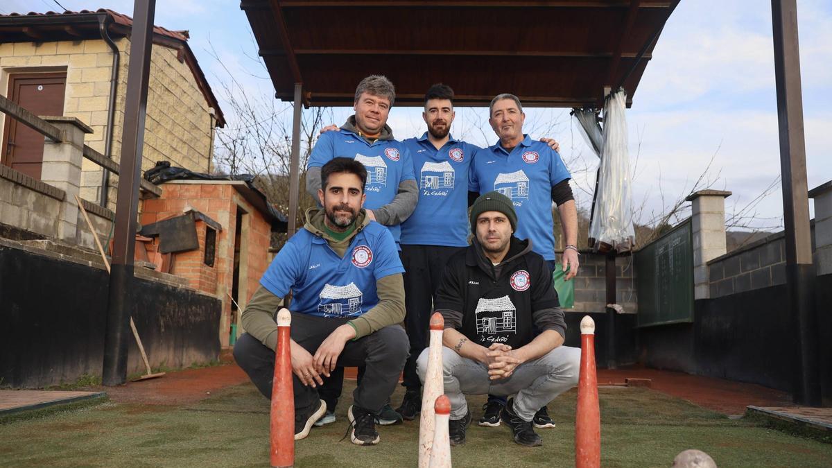 Imágenes de la Peña La Mudrera en su encuentro ante la PB Prau La Hueria el pasado martes