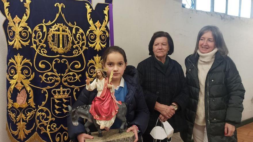 La Semana Santa de Pravia estrena el paso de la Borriquita La Nueva