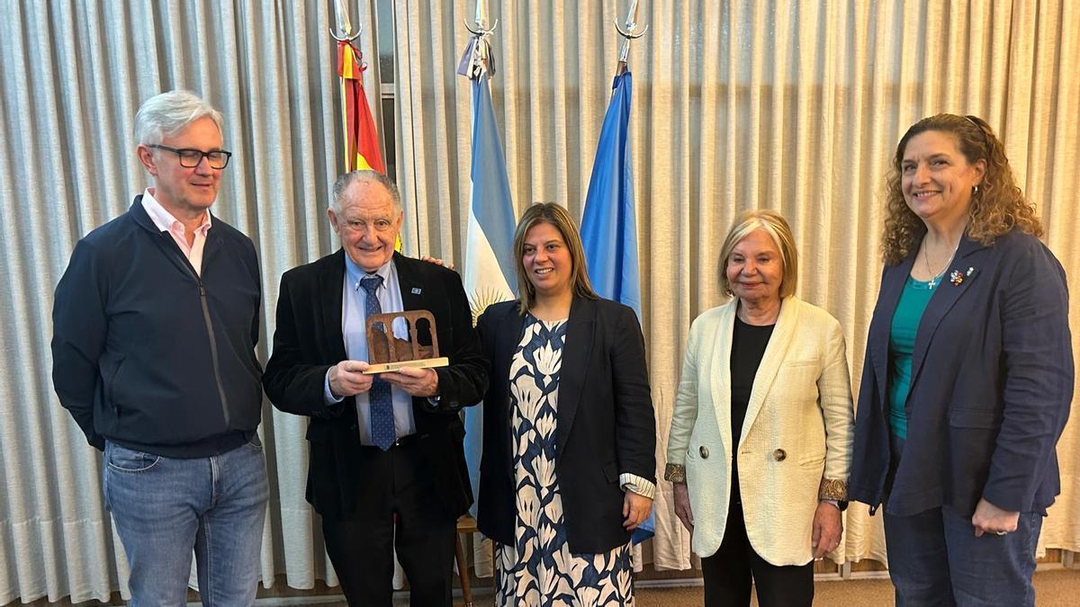 Gimena Llamedo, con los asturianos de Mar del Plata (Argentina)
