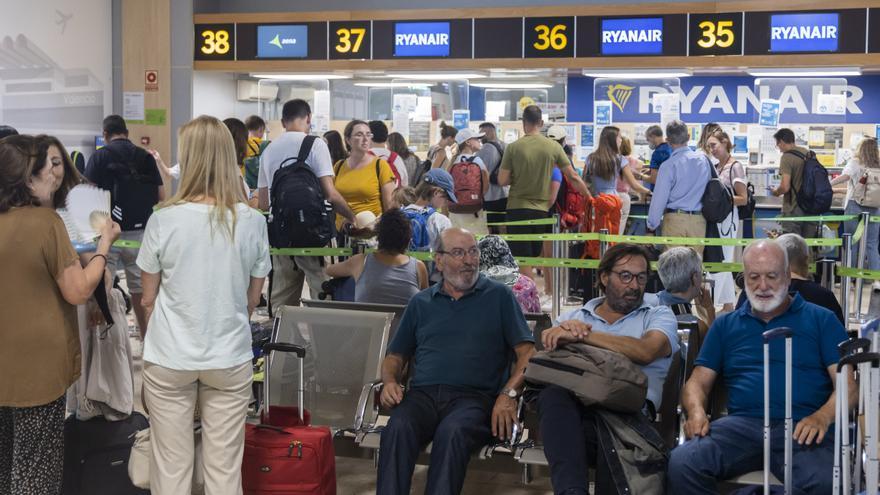 La huelga de Ryanair afecta a cuarenta vuelos en los aeropuertos de València y Alicante