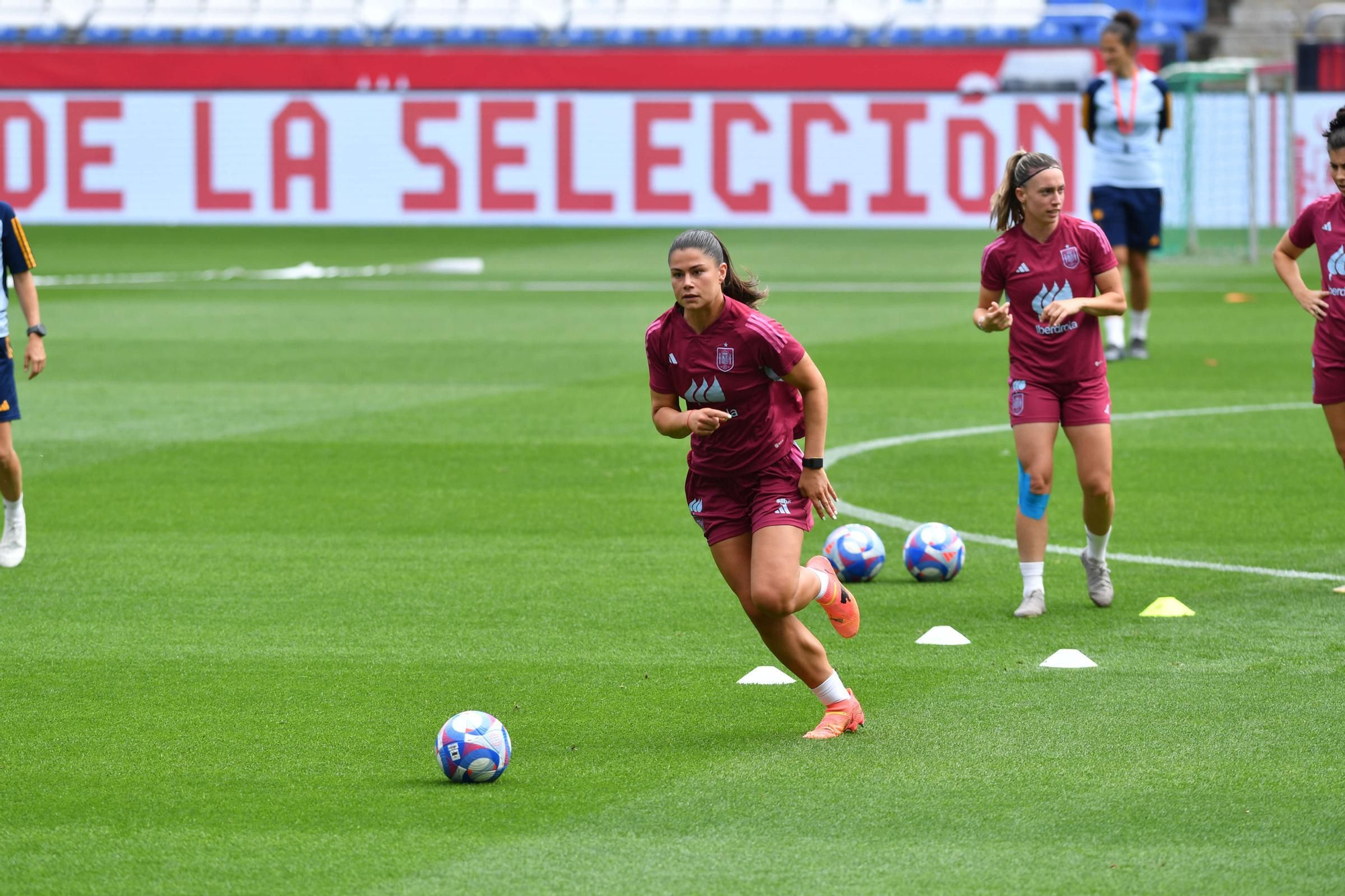 Entrenamiento de la selección femenina de fútbol en Riazor