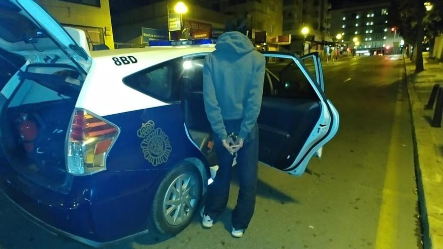 El joven detenido por la Policía por el intento de robo.