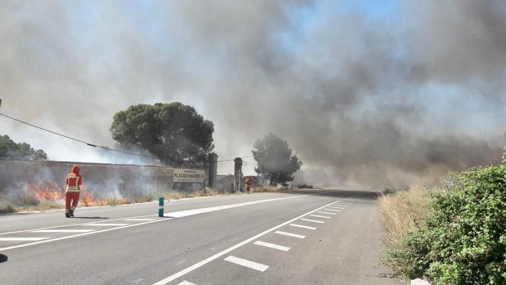 Incendio en un almacén de balas de cartón de Silla