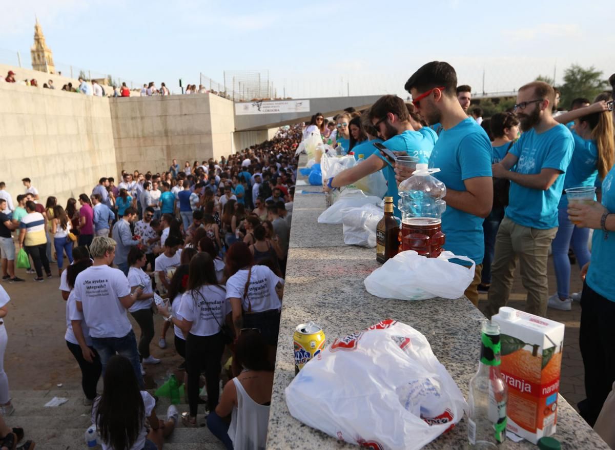 Fotogalería / El macrobotellón en El Arenal