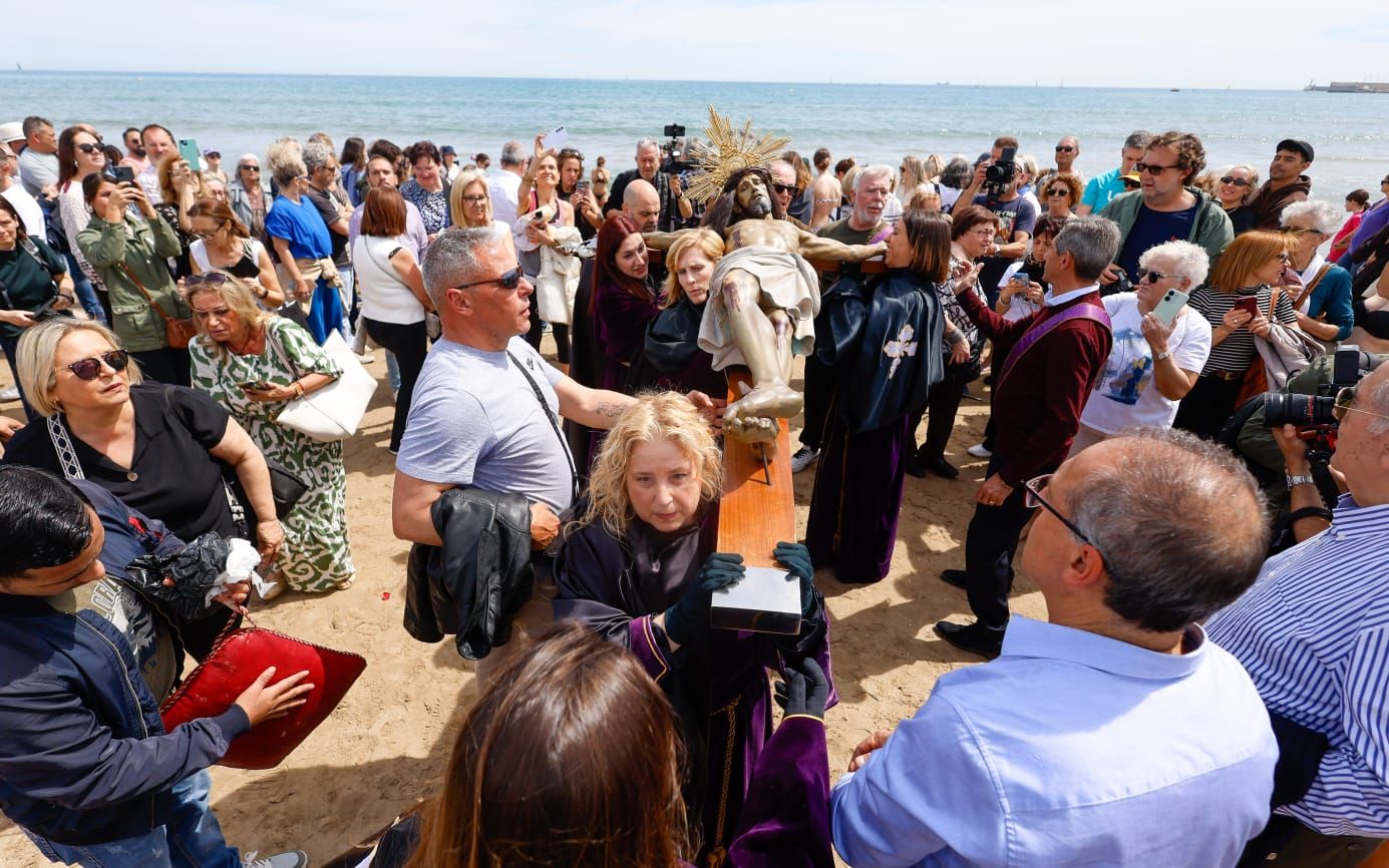 Ofrenda del Cristo del Salvador y el Amparo en la playa
