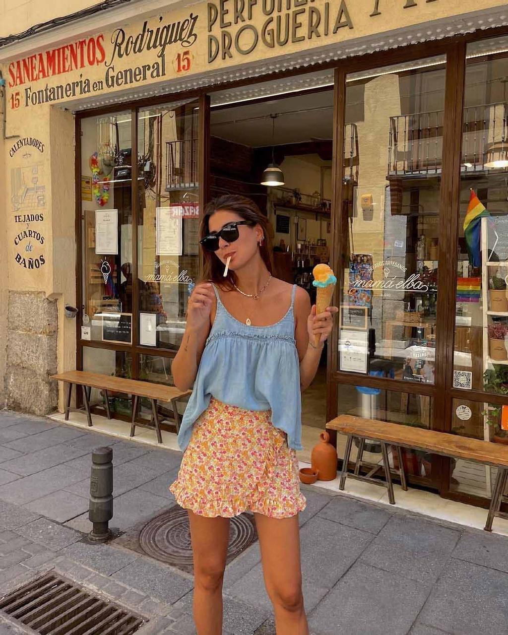 Mery Turiel, con conjunto de Lefties de verano: minifalda estampada con volante tipo short y top tirantes