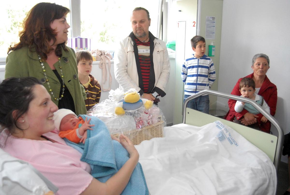 Uno de los muchos niños nacidos en el «hospital amigo de los niños».