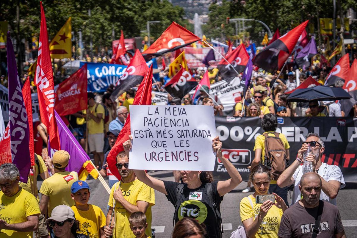 Manifestación de docentes, familias y entidades educativas para reclamar un nuevo modelo de escuela en Catalunya