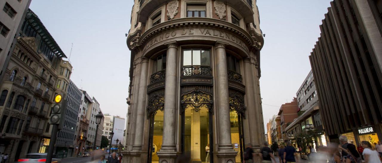 El edificio del Banco de València que será sede de Caixabank.