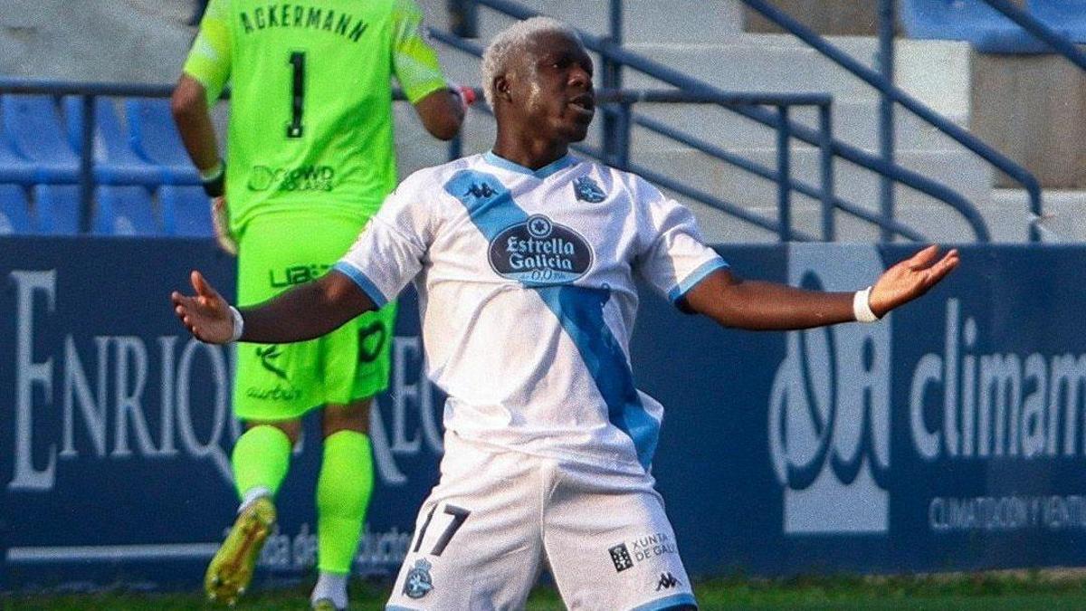Mané protesta un posible penalti durante el partido ante el UCAM