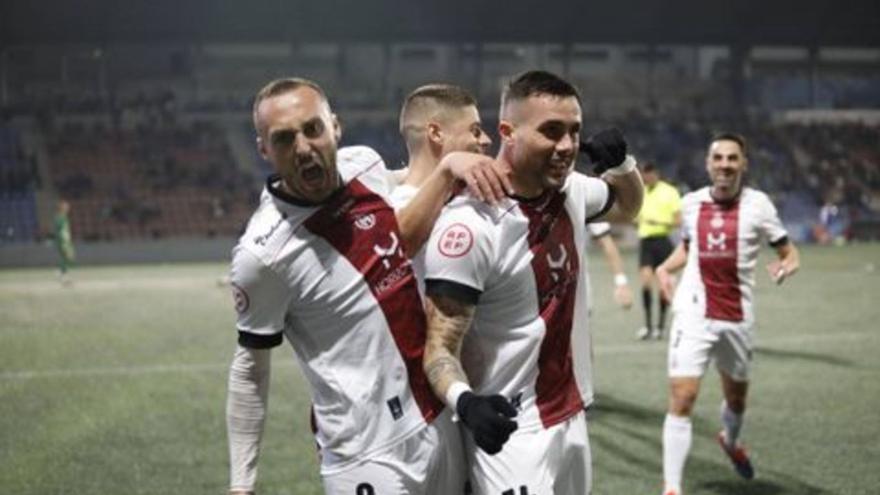 Por la izquierda, en primer término, Álvaro Santamaría y Kevin Bautista. | LNE