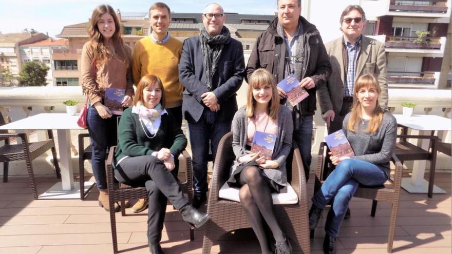 Presentació de la nova visita guiada a Manresa &quot;Vespres modernistes&quot;. S&#039;ha fet a la terrassa de L&#039;Hotelet, al Passeig de Pere III de Manresa