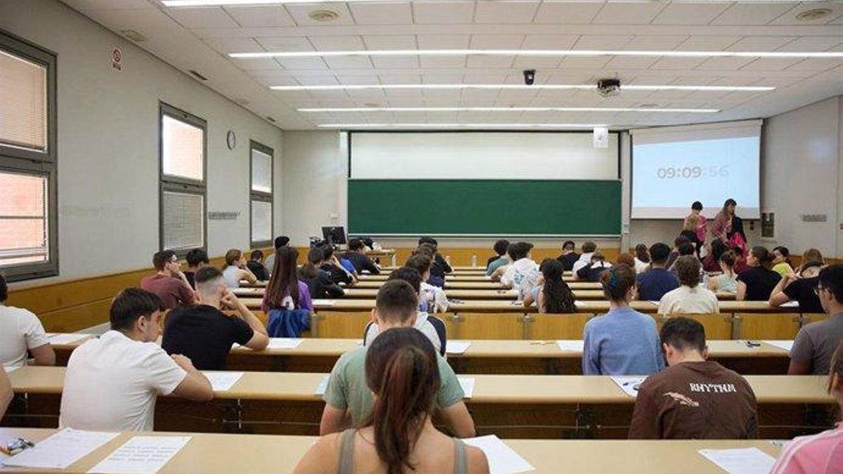 Las notas de la selectividad en Madrid han provocado un terremoto en las redes sociales.