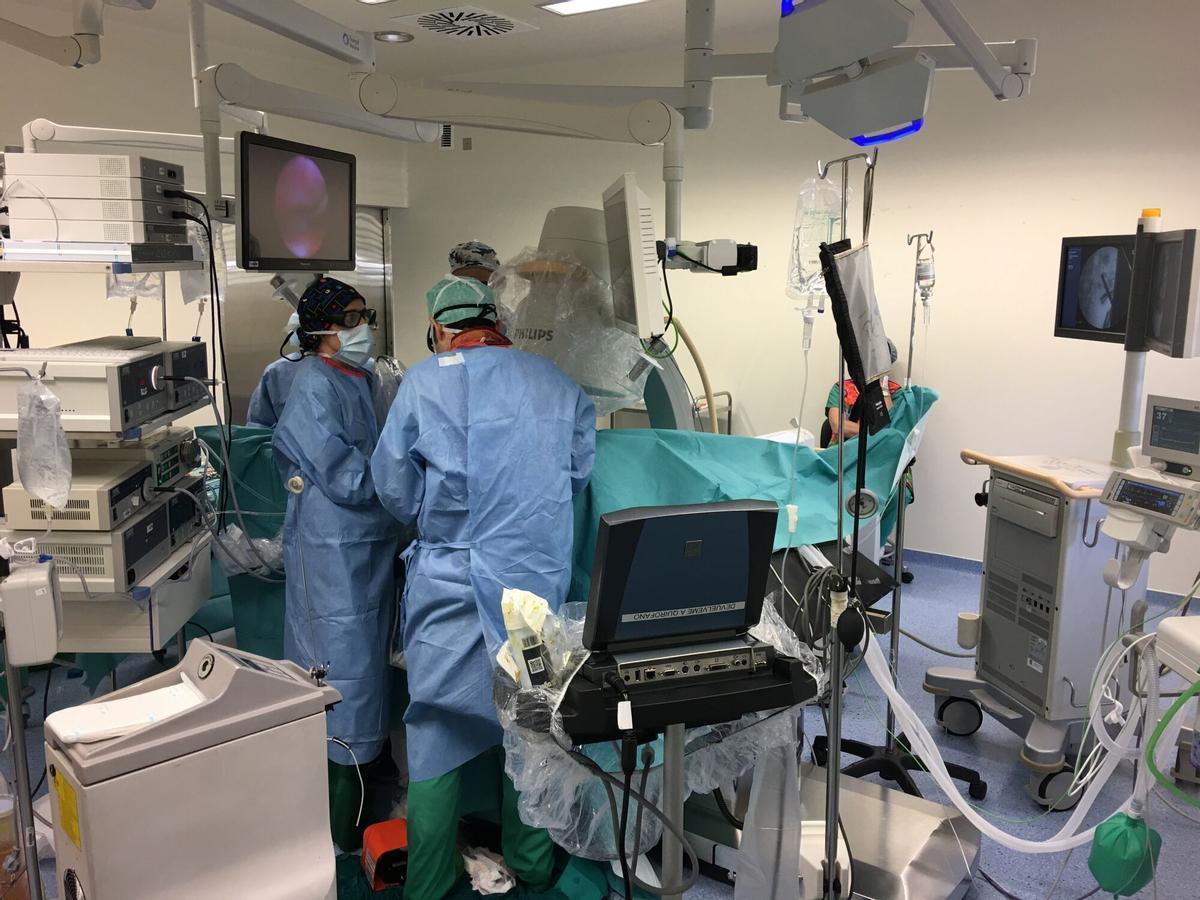 Operación de urología en el Cunqueiro.